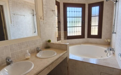 SPECTACULAR BEACHFRONT APARTMENT – VILLA GADEA, ALTEA